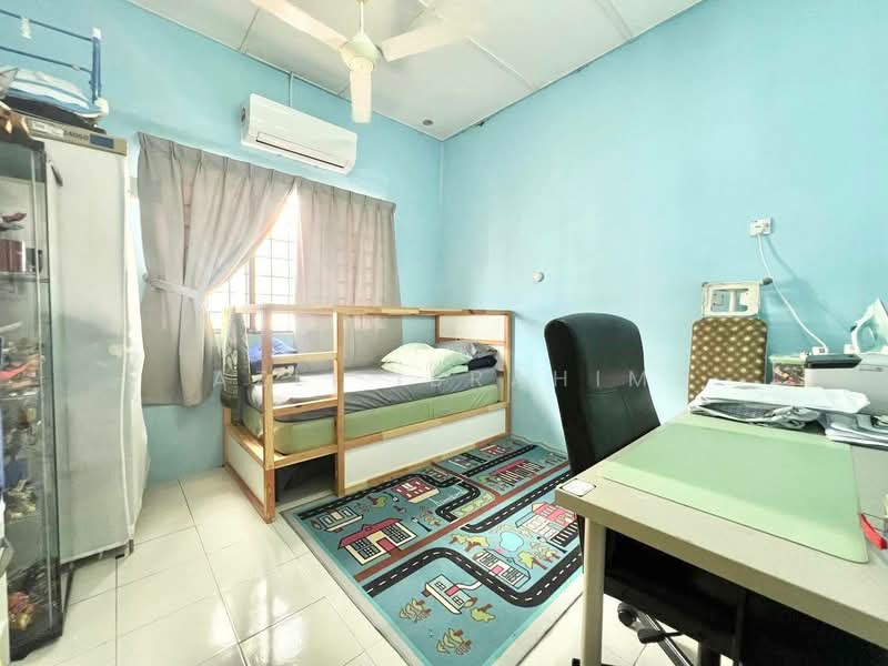 2-storey Terraced House for Sale in Bandar Rinching Seksyen 6 (Semenyih) - Azli Ibrahim - Bedroom - PropertyGuru.com.my