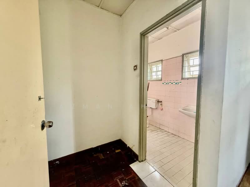 Seksyen 27 untuk Untuk Dijual - RM 730,000, Feb 2026 - Bathroom - PropertyGuru.com.my