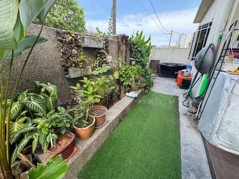 2-storey Terraced House for Sale in Taman Equine (Seri Kembangan) - Azli Ibrahim - Exterior - PropertyGuru.com.my