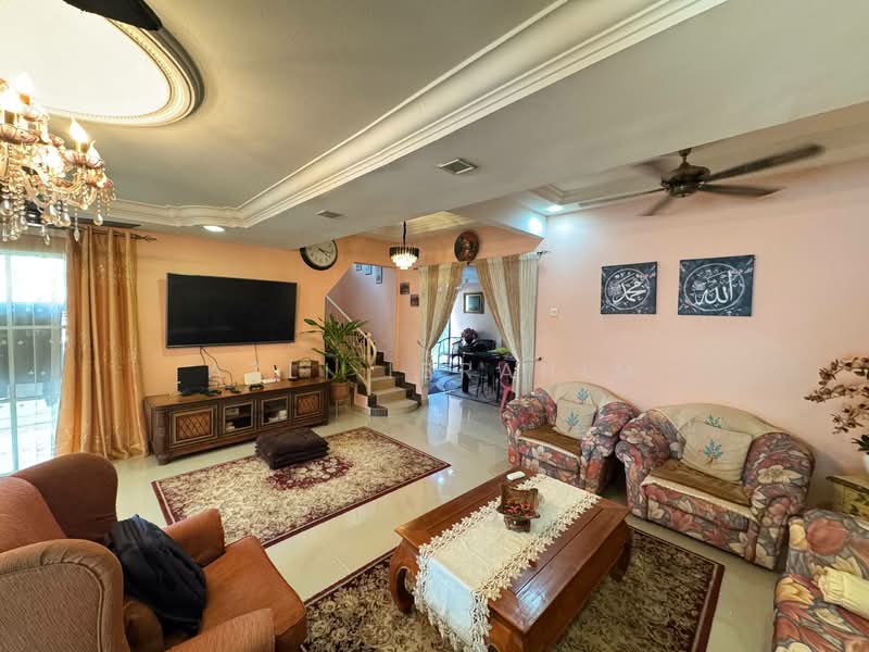 2-storey Terraced House for Sale in Taman Equine (Seri Kembangan) - Azli Ibrahim - Living Room - PropertyGuru.com.my