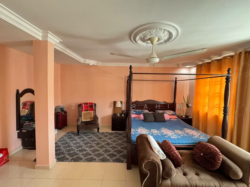 2-storey Terraced House for Sale in Taman Equine (Seri Kembangan) - Azli Ibrahim - Bedroom - PropertyGuru.com.my