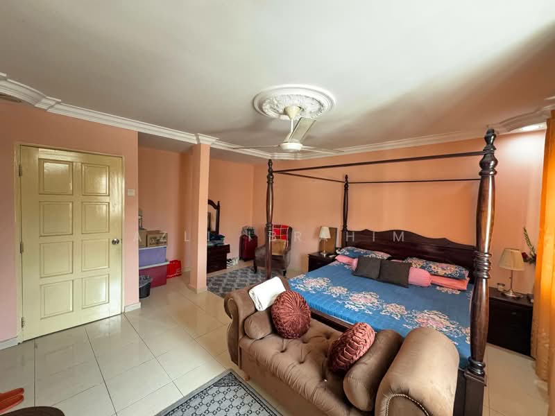 2-storey Terraced House for Sale in Taman Equine (Seri Kembangan) - Azli Ibrahim - Bedroom - PropertyGuru.com.my