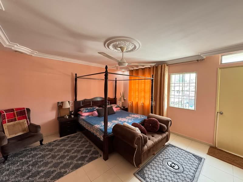 2-storey Terraced House for Sale in Taman Equine (Seri Kembangan) - Azli Ibrahim - Bedroom - PropertyGuru.com.my