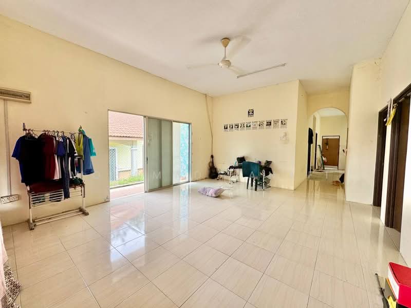 Semi-Detached House for Sale in Bandar Baru Salak Tinggi (Sepang) - Mohamad Hanafi - Living Room - PropertyGuru.com.my