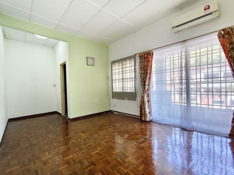 Taman Puncak Jalil untuk Untuk Dijual - RM 550,000, Mac 2026 - Living Room - PropertyGuru.com.my