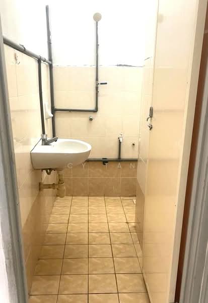 Taman Tun Hussein Onn untuk Untuk Disewa - RM 900 /bulan, Feb 2026 - Bathroom - PropertyGuru.com.my