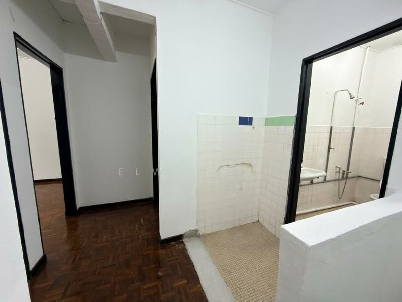 2-storey Terraced House for Sale in Bandar Country Homes (Rawang) - Elwin Mah - Corridor - PropertyGuru.com.my