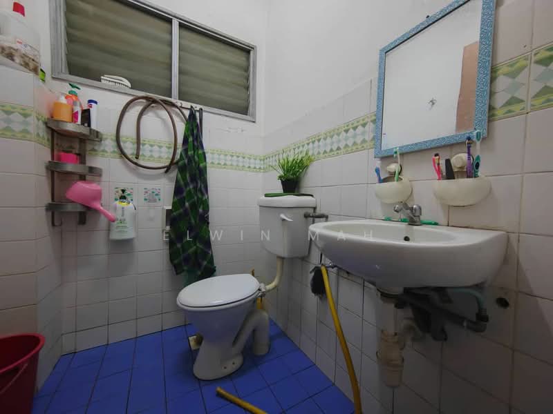 Desa 12 Bandar Country Homes, Rawang untuk Untuk Dijual - RM 355,000, Feb 2026 - Bathroom - PropertyGuru.com.my
