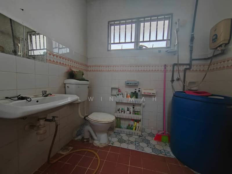 Desa 12 Bandar Country Homes, Rawang untuk Untuk Dijual - RM 355,000, Feb 2026 - Bathroom - PropertyGuru.com.my