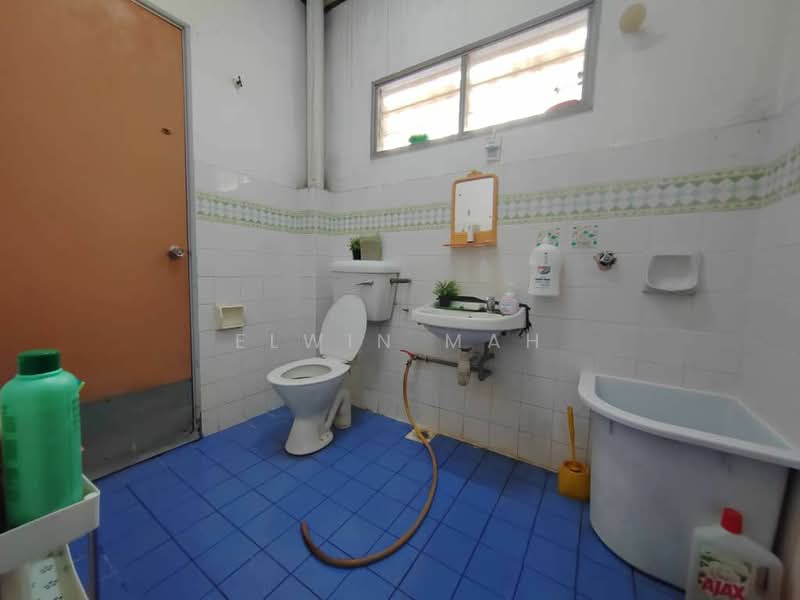 Desa 12 Bandar Country Homes, Rawang untuk Untuk Dijual - RM 355,000, Feb 2026 - Bathroom - PropertyGuru.com.my