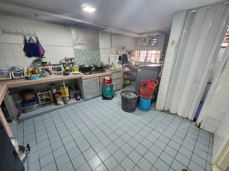 Desa 12 Bandar Country Homes, Rawang untuk Untuk Dijual - RM 360,000, Feb 2026 - Kitchen - PropertyGuru.com.my