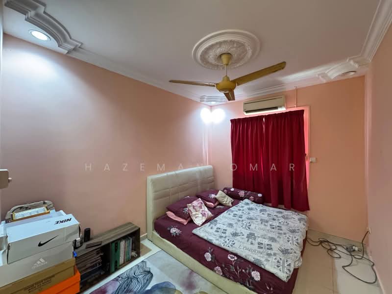 2-storey Terraced House for Sale in Seri Kembangan (Selangor) - Hazeman Omar - Bedroom - PropertyGuru.com.my