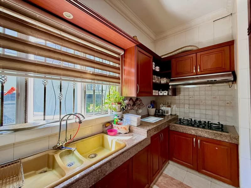 2.5-storey Terraced House for Sale in Shah Alam (Selangor) - Hazeman Omar - Kitchen - PropertyGuru.com.my