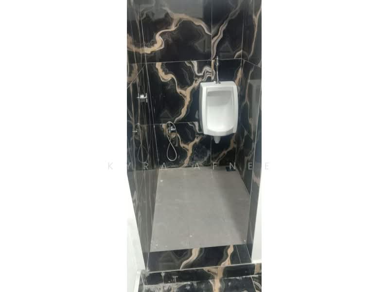 Shop for Rent in Cyberjaya (Selangor) - Kyra Afnee - Bathroom - PropertyGuru.com.my