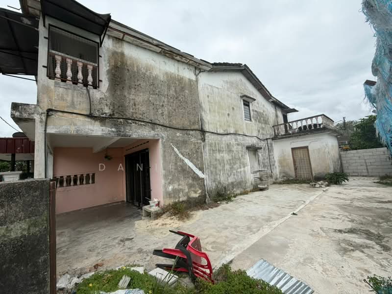 2-storey Terraced House for Sale in Taman Kluang (Kluang) - Daniel Yong - Exterior - PropertyGuru.com.my