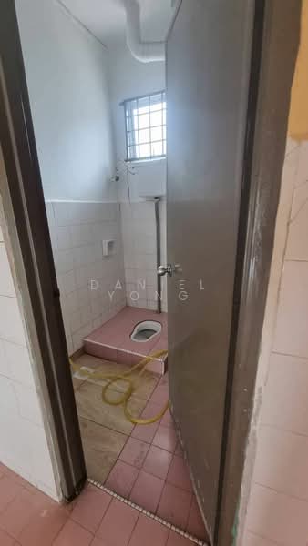 2-storey Terraced House for Sale in Taman Megah Ria (Masai) - Daniel Yong - Bathroom - PropertyGuru.com.my