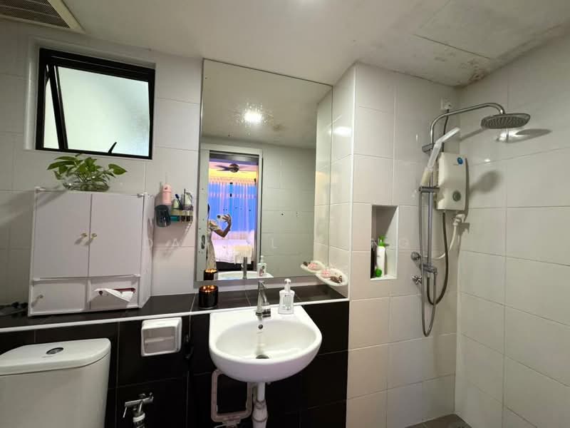 Service Residence for Sale at Sky Gardens Residences - Daniel Yong - Bathroom - PropertyGuru.com.my