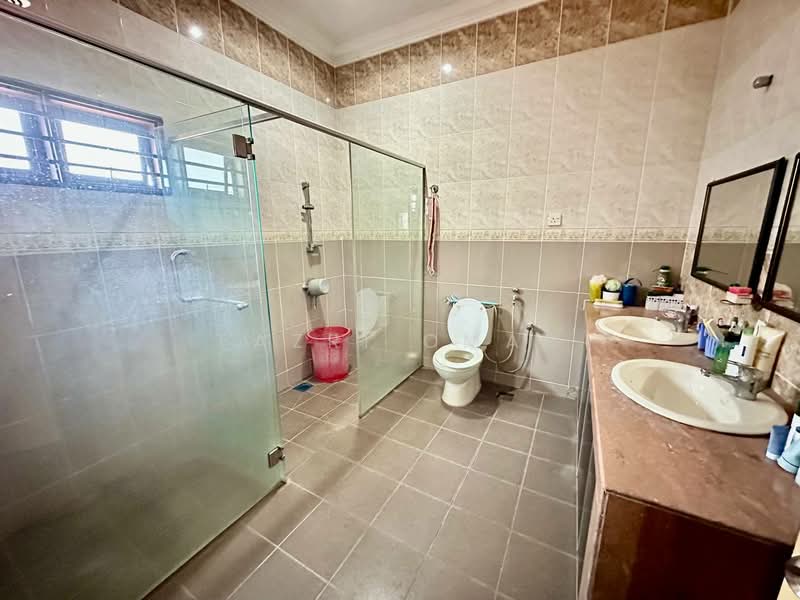 Bungalow for Sale in Kampung Tunku (Petaling Jaya) - Fazri Omar - Bathroom - PropertyGuru.com.my