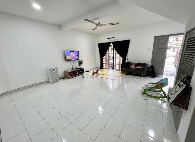 2-storey Terraced House for Sale in Bangi (Selangor) - Akmal Zakaria - Living Room - PropertyGuru.com.my