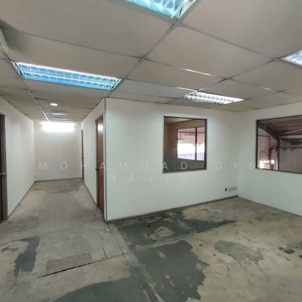 Warehouse for Rent in Bukit Kemuning (Shah Alam) - Mohammad Din Majid - Corridor - PropertyGuru.com.my