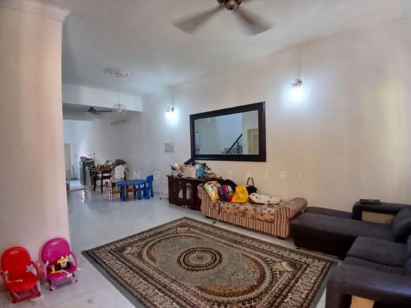 2-storey Terraced House for Sale in Taman Bukit Subang (Shah Alam) - Tengku Zairi - Living Room - PropertyGuru.com.my