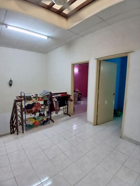 2-storey Terraced House for Sale in Taman Bukit Subang (Shah Alam) - Tengku Zairi - Interior - PropertyGuru.com.my