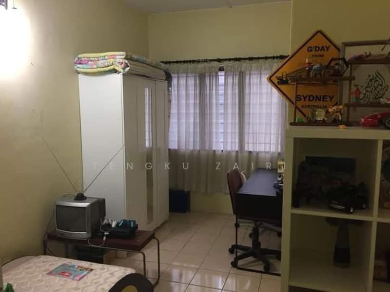 Terraced House for Sale in Taman Bukit Subang (Shah Alam) - Tengku Zairi - Bedroom - PropertyGuru.com.my
