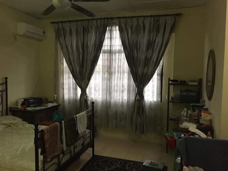 Terraced House for Sale in Taman Bukit Subang (Shah Alam) - Tengku Zairi - Bedroom - PropertyGuru.com.my
