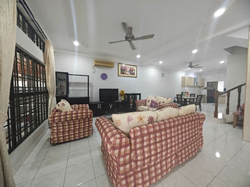 2-storey Terraced House for Sale in Taman Badri Shah (Lahat) - Gary Tang - Living Room - PropertyGuru.com.my