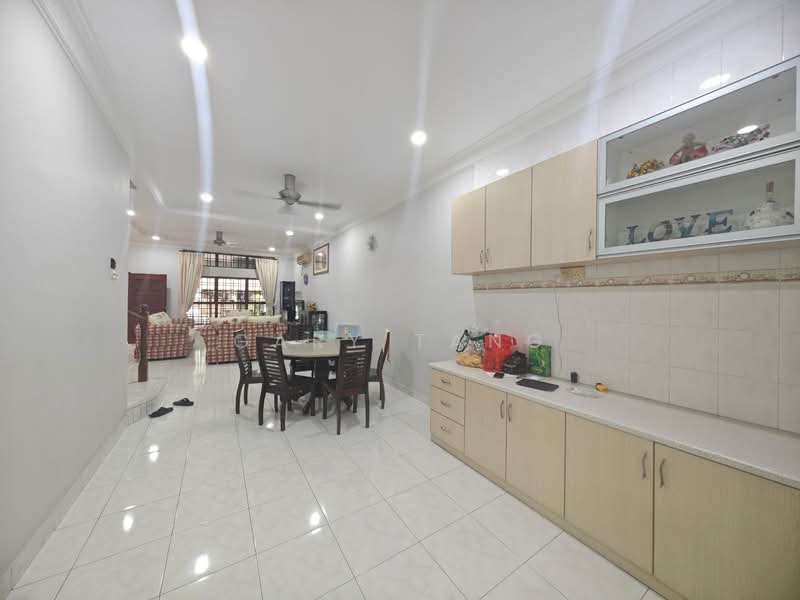 2-storey Terraced House for Sale in Taman Badri Shah (Lahat) - Gary Tang - Living Room - PropertyGuru.com.my
