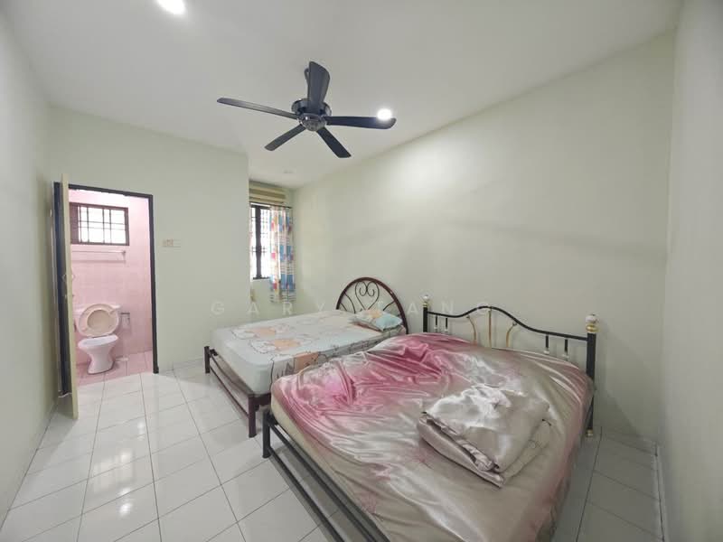 2-storey Terraced House for Sale in Taman Badri Shah (Lahat) - Gary Tang - Bedroom - PropertyGuru.com.my