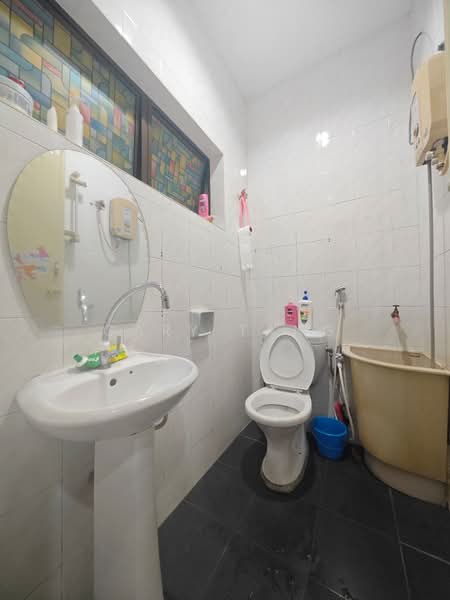 2-storey Terraced House for Sale in Taman Badri Shah (Lahat) - Gary Tang - Bathroom - PropertyGuru.com.my