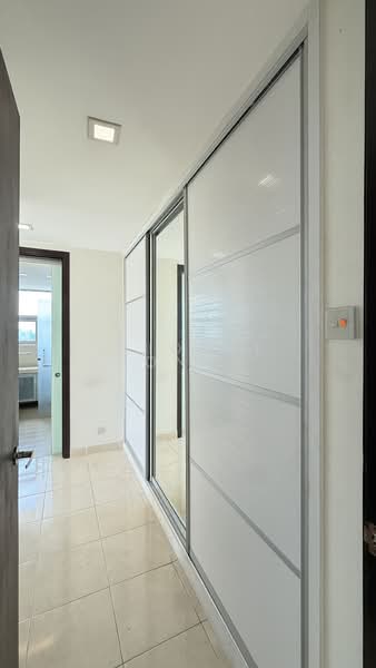 Riana Green East untuk Untuk Dijual - RM 715,000, Feb 2026 - Mater Bedroom Wardrobe - PropertyGuru.com.my