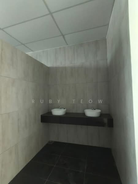 Desa Cemerlang Frontier Industry Park - New 1.5 Storey Cluster Factory for Rent untuk Untuk Disewa - RM 12,000 /bulan, Mac 2026 - Bathroom - PropertyGuru.com.my