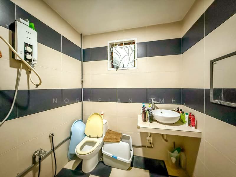 Rumah Berkembar untuk Dijual di Ukay Perdana (Ulu Kelang) - Norafian SMH - Bathroom - PropertyGuru.com.my
