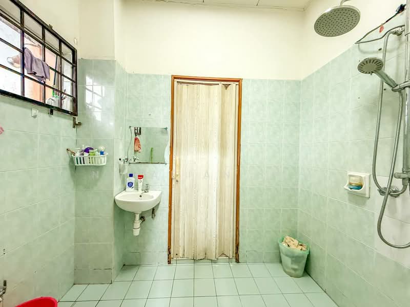 Rumah Berkembar untuk Dijual di Ukay Perdana (Ulu Kelang) - Norafian SMH - Bathroom - PropertyGuru.com.my