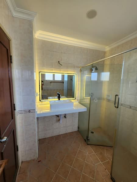 Perdana Lakeview East Serenity Garden Homes untuk Untuk Disewa - RM 5,000 /bulan, Feb 2026 - Bathroom - PropertyGuru.com.my