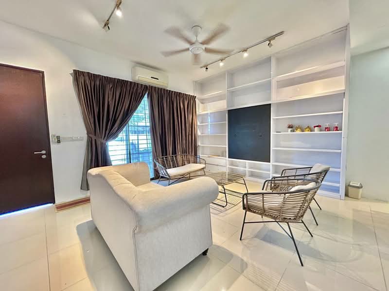 2-storey Terraced House for Sale in Seksyen 16 (Shah Alam) - Muin Mn - Living Room - PropertyGuru.com.my
