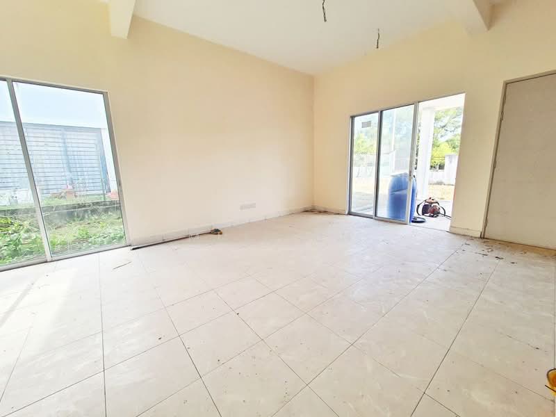 2-storey Terraced House for Sale in Bandar Puncak Alam (Puncak Alam) - Muin Mn - Living Room - PropertyGuru.com.my
