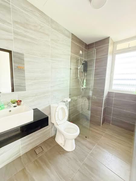 Service Residence for Sale at KSL Residence @ Daya - Loong Hing Liong - Bathroom - PropertyGuru.com.my