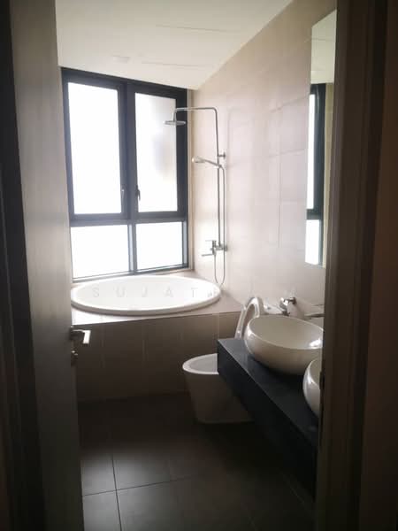 Service Residence for Rent at KL Gateway Premium Residences - Sujatha M - Bathroom - PropertyGuru.com.my