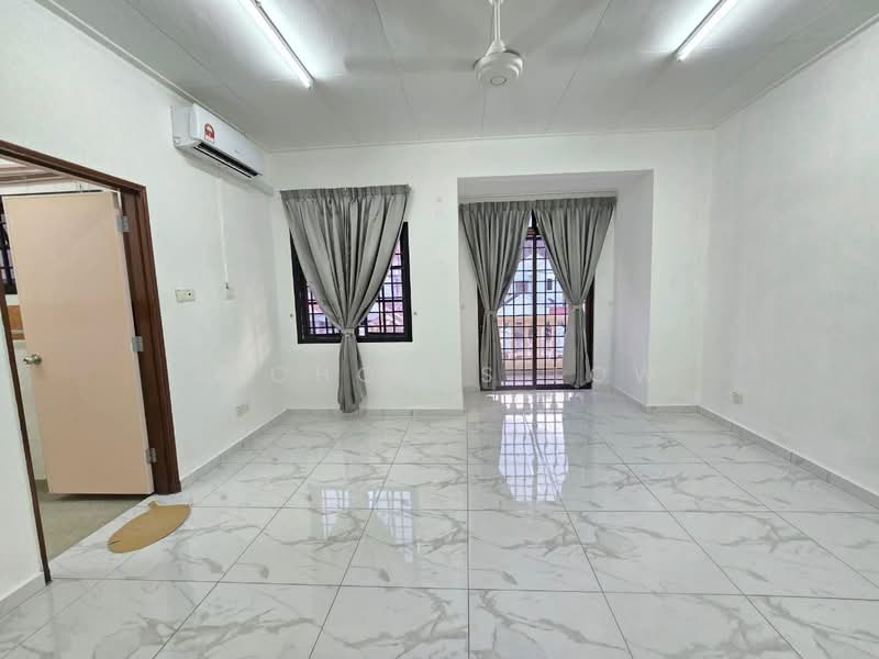 2-storey Terraced House for Rent in Bandar Baru Permas Jaya (Permas Jaya) - Nicholas Low - Living Room - PropertyGuru.com.my