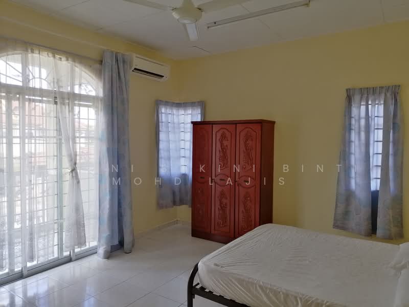 Semi-Detached House for Rent in Seremban (Negeri Sembilan) - Iryani Sakini Binti Mohd Lajis - Bedroom - PropertyGuru.com.my