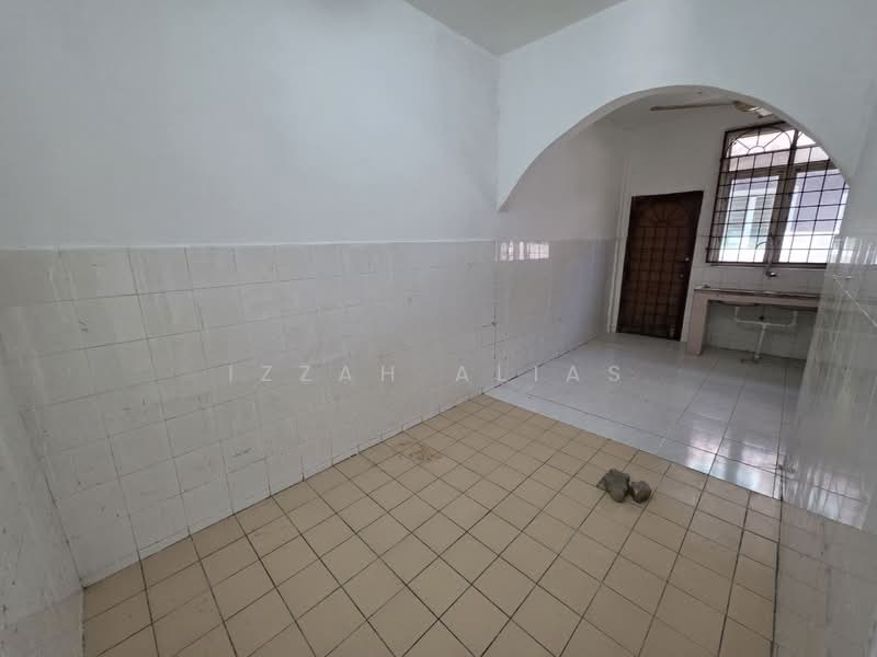 2-storey Terraced House for Sale in Bukit Sentosa (Rawang) - Izzah Alias - Kitchen - PropertyGuru.com.my