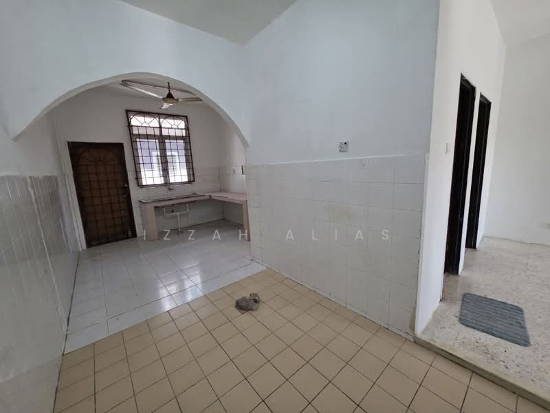 2-storey Terraced House for Sale in Bukit Sentosa (Rawang) - Izzah Alias - Kitchen - PropertyGuru.com.my
