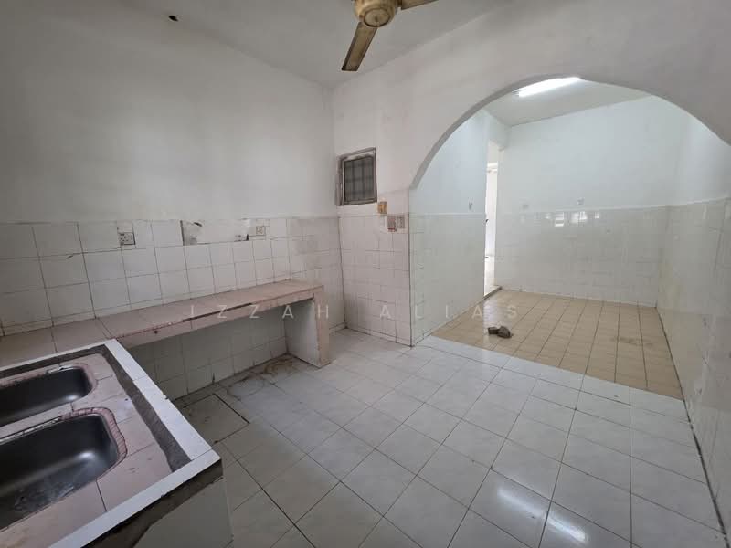 2-storey Terraced House for Sale in Bukit Sentosa (Rawang) - Izzah Alias - Kitchen - PropertyGuru.com.my