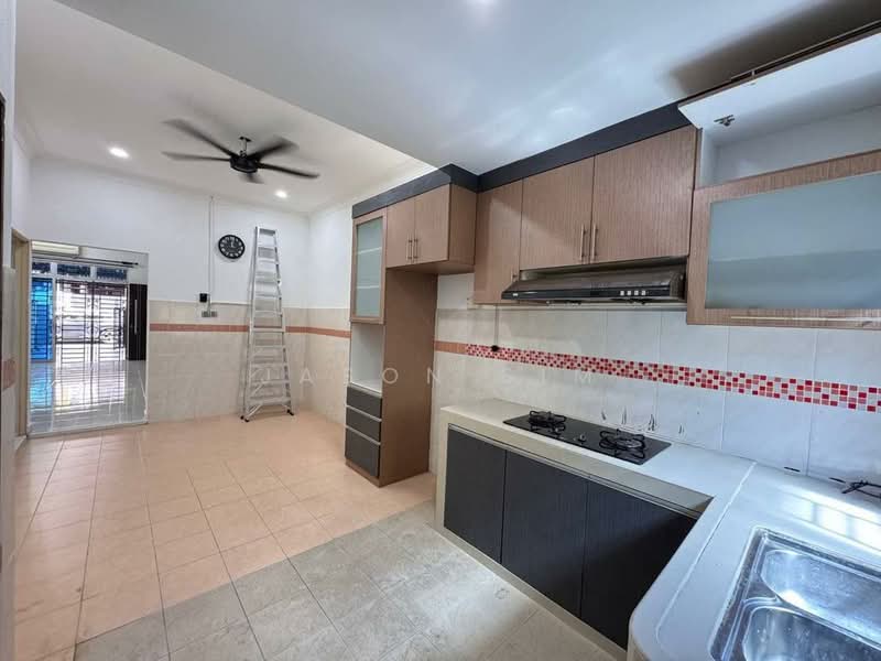 2-storey Terraced House for Sale in Austin Perdana (Tebrau) - Jason Sim - Kitchen - PropertyGuru.com.my