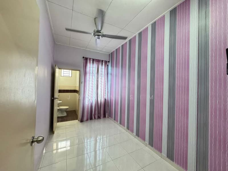 2-storey Terraced House for Sale in Austin Perdana (Tebrau) - Jason Sim - Bathroom - PropertyGuru.com.my