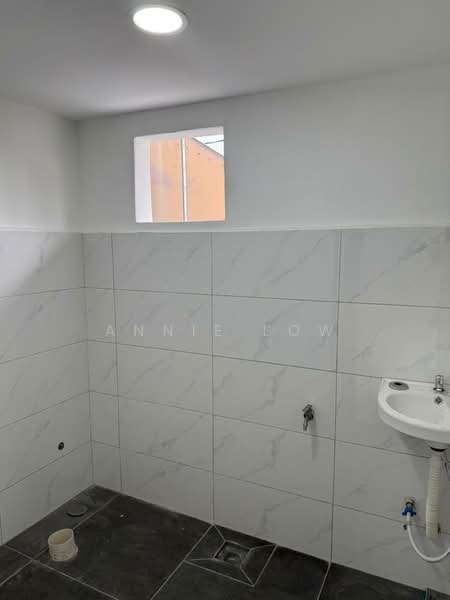 1-storey Terraced House for Sale in Taman Universiti (Skudai) - Annie Low - Bathroom - PropertyGuru.com.my