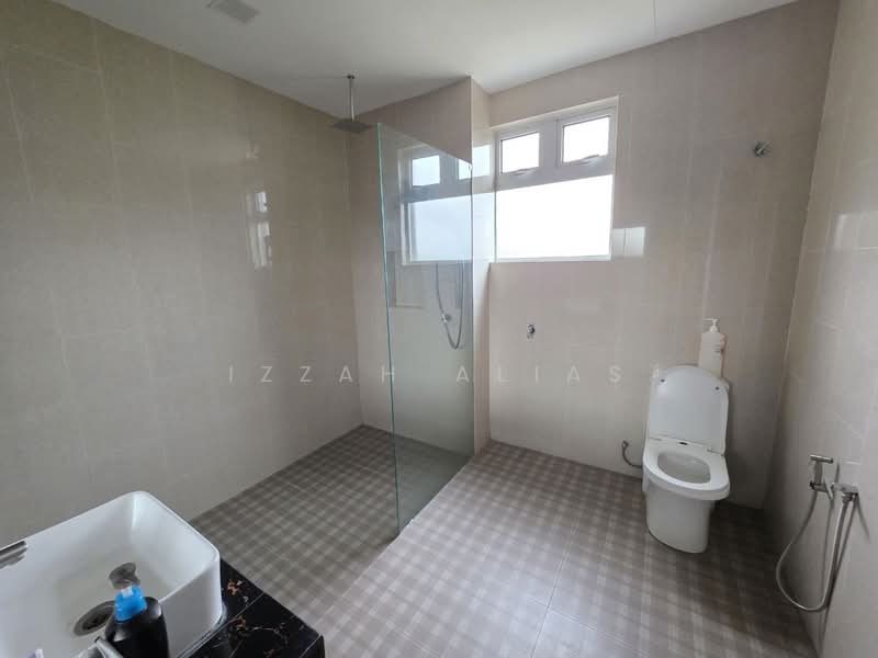 Bungalow for Sale in Bandar Mahkota Cheras (Cheras) - Izzah Alias - Bathroom - PropertyGuru.com.my